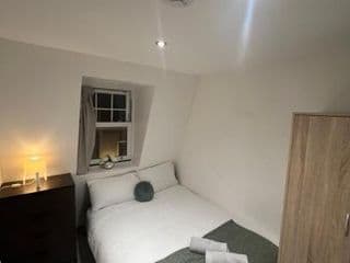 Lovely 3 Bedroom, Heart of London, 1 minute to Euston photo 4