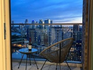 Luxury penthouse with stunning views near Canary Wharf photo 1