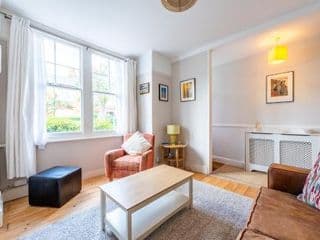 Pass the Keys Cheerful and Cosy Apartment in West London photo 4