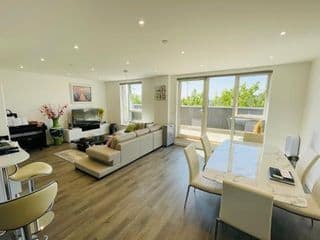 Modern Penthouse flat with Free Indoor Parking photo 1