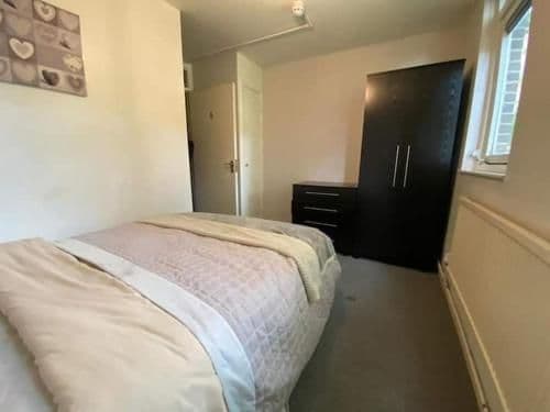 Top Floor room next to Paddington