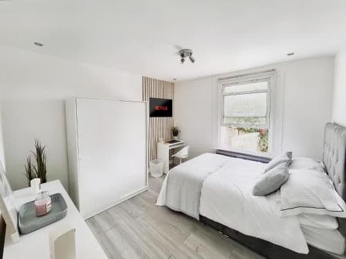 Luxury Room in Centrally Located Apartment - Room 4