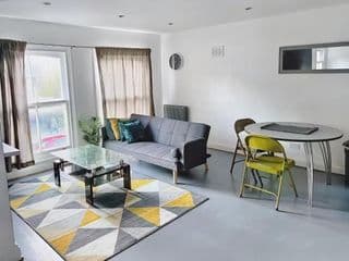 Lovely 2-bedroom serviced apartment Greater London photo 1
