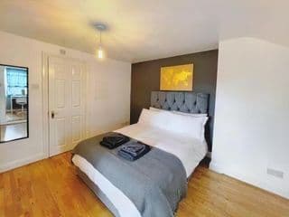 Lovely 2-bedroom serviced apartment Greater London photo 2