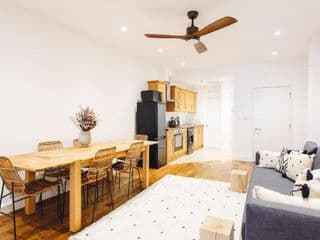 2 Bedroom Apartment right on Trafalgar Square photo 4