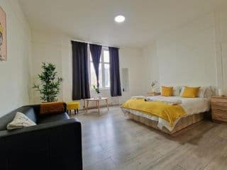 Spacious 4 Bedroom apartment in amazing location photo 1