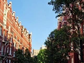 Spacious 4 Bedroom apartment in amazing location photo 2