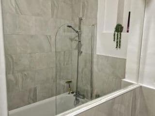 Spacious 4 Bedroom apartment in amazing location photo 4