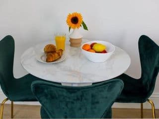 Stylish one bedroom apartment in Greater London photo 2