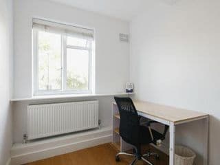 Bright & welcoming garden flat sleeps 6 in style photo 2