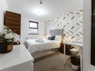 Whitechapel en-suite beds to stay photo 1