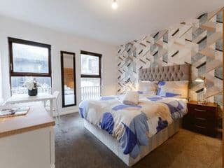 Whitechapel en-suite beds to stay photo 2