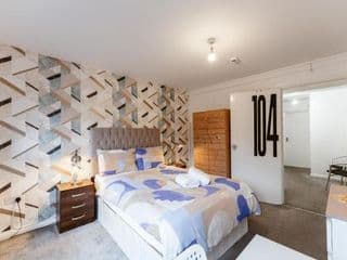 Whitechapel en-suite beds to stay photo 3