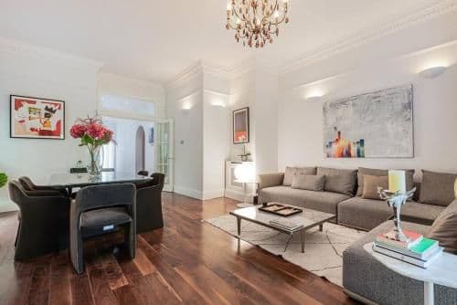 The Family Guy- Hampstead 3 Bed with Garden