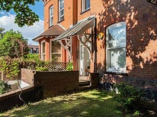The Family Guy- Hampstead 3 Bed with Garden photo 3
