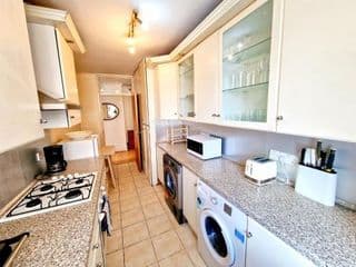 Bright & Spacious Flat next to Bayswater Station photo 3