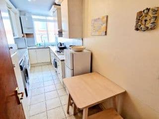 Bright & Spacious Flat next to Bayswater Station photo 4