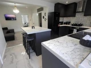 Eastend Apartments photo 1