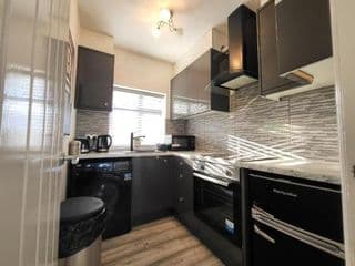Eastend Apartments photo 2