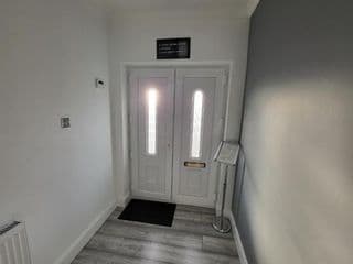Eastend Apartments photo 3