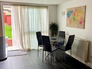 Modern four bedroom semi-detached house with off street parking 8 min drive to Wembley stadium, 5 miles to Central London photo 3