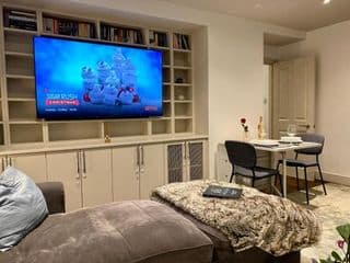 Niru Gorgeous Duplex Home 4BD/3BA photo 2