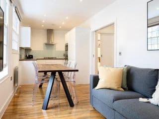 Spacious 4 bedrooms flat in New Oxford Street photo 3