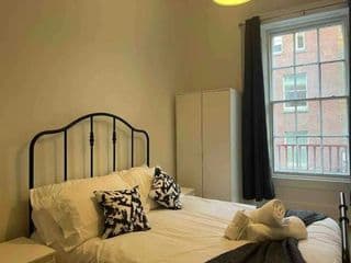 Spacious and bright 2 bed-flat in central london! photo 2