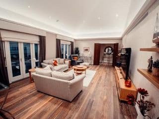 Lovely 4/BDR Penthouse w/ lovely views photo 2