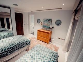 Lovely 4/BDR Penthouse w/ lovely views photo 3