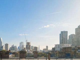 Stylish 2 bed flat in canal side gated development photo 1