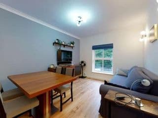Lovely 2-bedroom flat with parking near Highgate photo 1