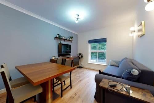 Lovely 2-bedroom flat with parking near Highgate