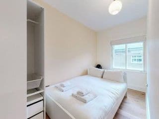 Lovely 2-bedroom flat with parking near Highgate photo 2