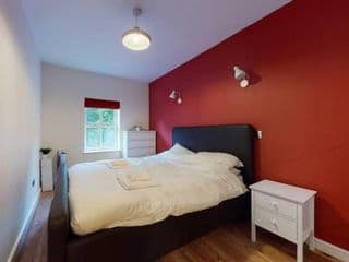 Lovely 2-bedroom flat with parking near Highgate photo 3