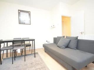 Lovely 4 bedroom apartment close to the city walking distance from the rivere view photo 4