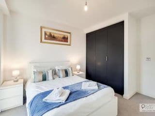 Deluxe One Bed Apartment by London ExCeL photo 1