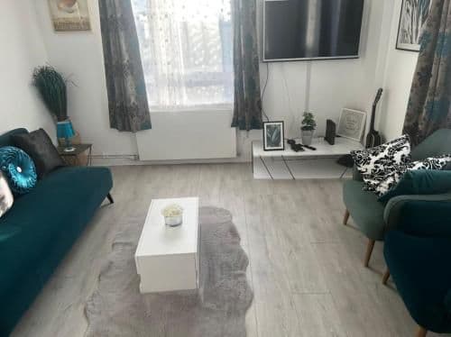 Lovely 2 bedroom flat with patio in Finsbury Park