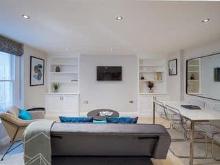 Clarendon Rd by CAPITAL photo 2