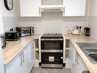 2 Bed Functional House Close to Manor Park Train Station photo 2