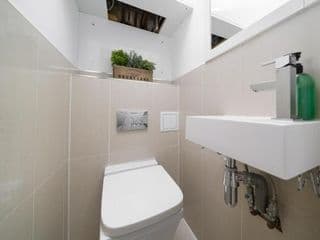 Wow! 2 Bedr/3 Beds/2,5 Bath/ Best Central Location photo 2