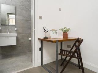 Best location! NEW! 2 BED/2,5 BATH OXFORD STREET! photo 2