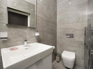 Best location! NEW! 2 BED/2,5 BATH OXFORD STREET! photo 3