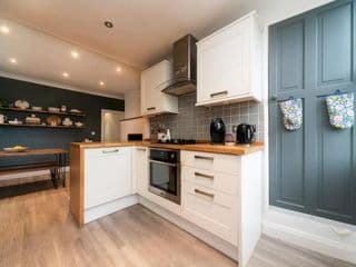 Pass the Keys Modern Victorian home 15 min from Central London photo 4