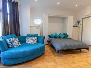 Spacious and light flat in Clapham photo 1