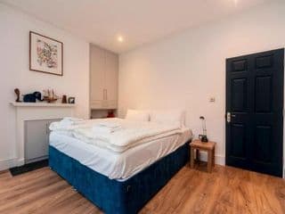 Pass the Keys Modern Victorian home in London photo 3