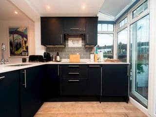 Pass the Keys Modern Victorian home in London photo 4
