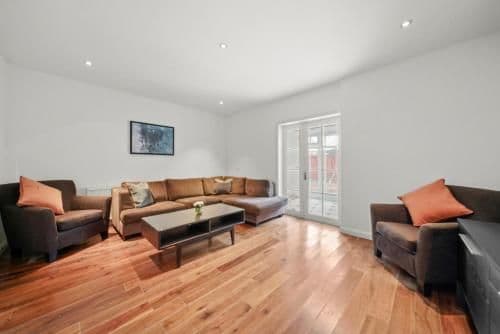 Superbly spacious newly furnished 6-Bedroom house