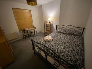 Cosy Victorian guest room photo 1