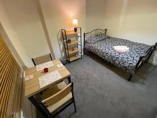 Cosy Victorian guest room photo 2